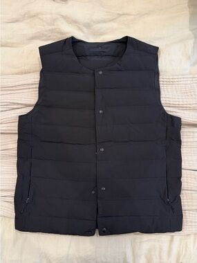 Lululemon Athletica Men’s black tech vest - size M